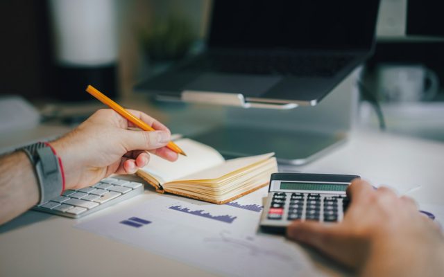 Pasar Bergejolak, Portofolio Tetap Terukur: Kapan Perlu Evaluasi Investasi?