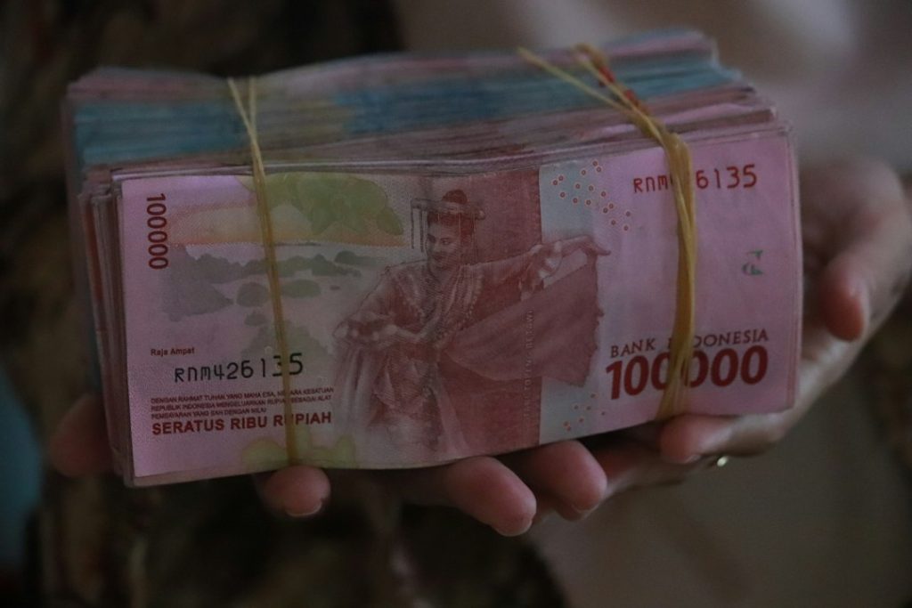 Uang rupiah sebagai ilustrasi pengelolaan keuangan dan nilai tukar
